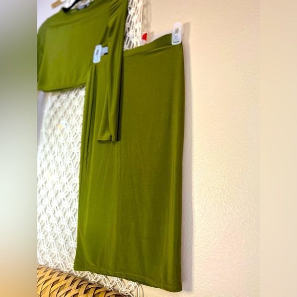 Nasty Gal Green Skirt and Cropped Long Sleeve Matching Set Size 4 - Picture 4 of 7